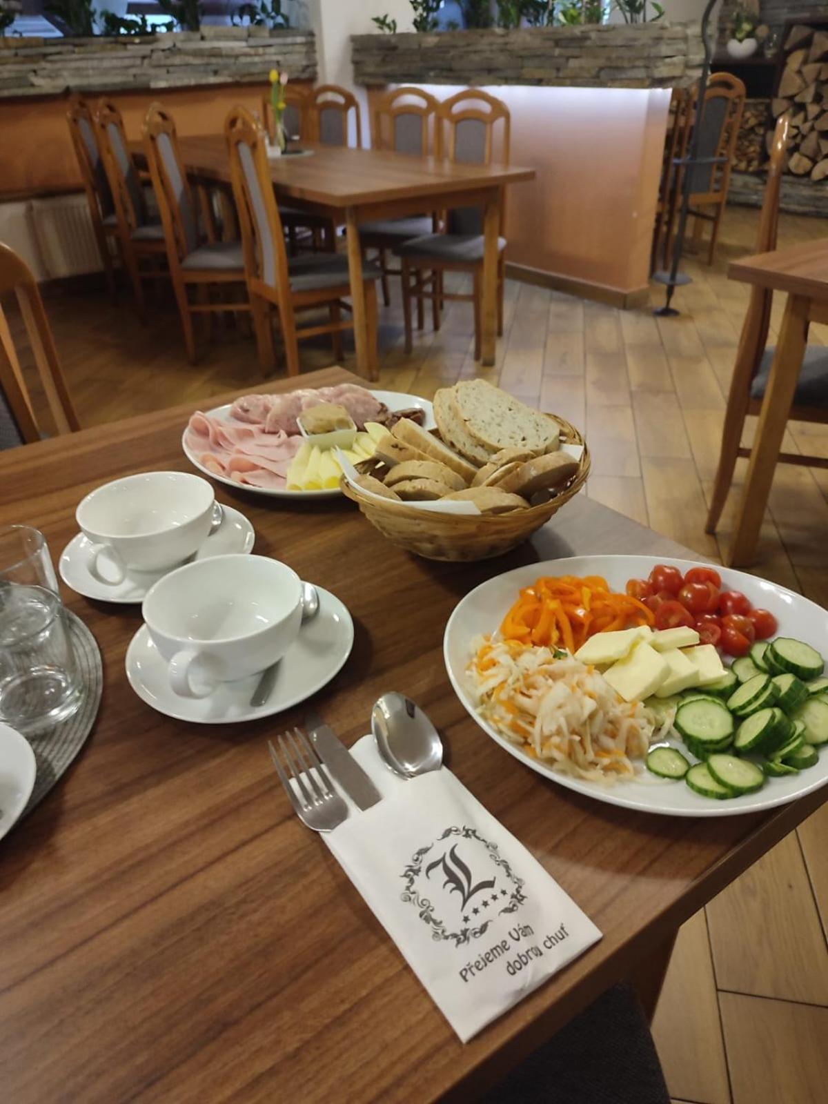 Restaurace A Penzion Lutena Dolni Lutyne Экстерьер фото