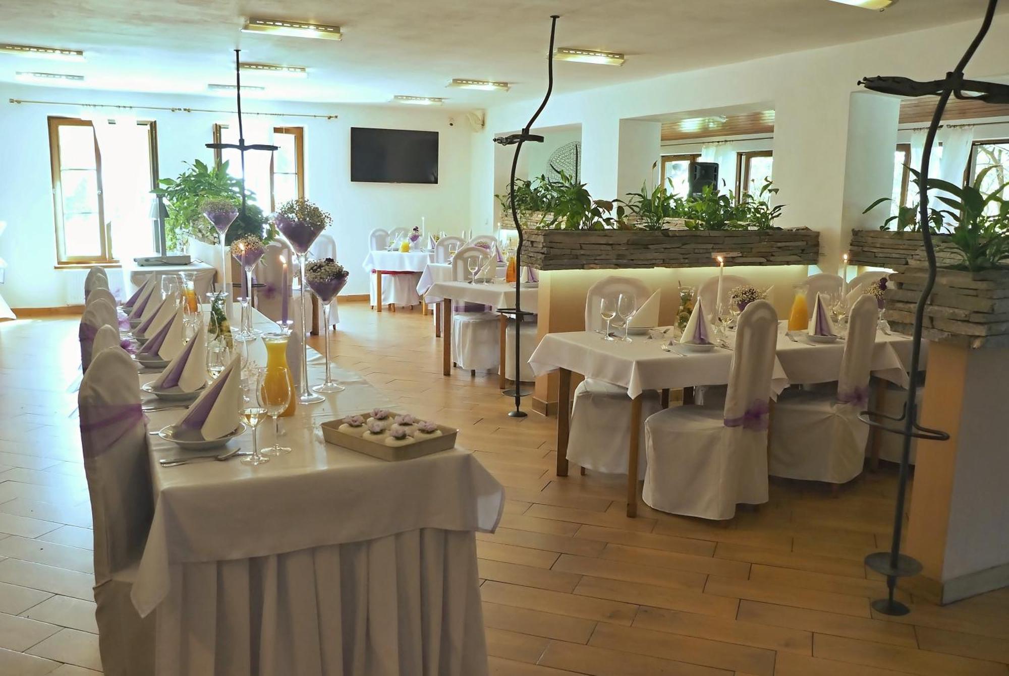 Restaurace A Penzion Lutena Dolni Lutyne Экстерьер фото
